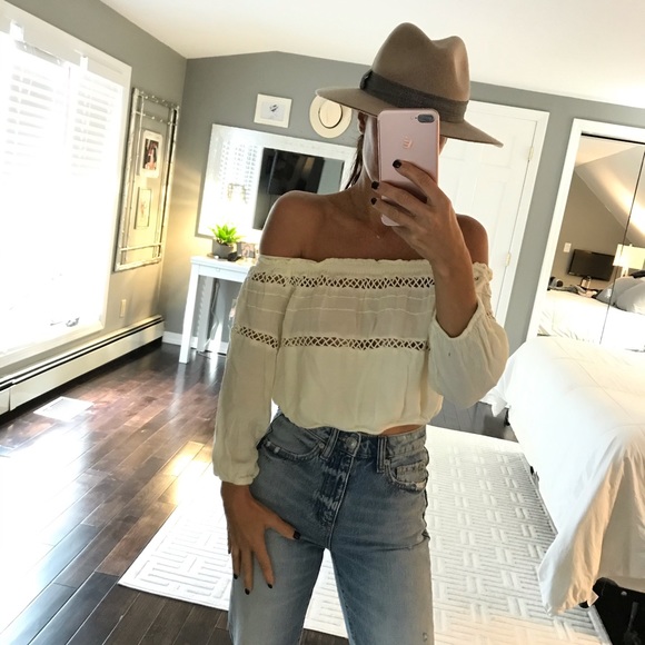 Sadie & Sage Tops - Sadie & Sage cream off the shoulder shirt small